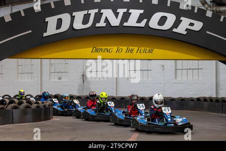 British Indoor Karting Championship 2023: La gran finale e l'incoronazione dei 5 campioni britannici si sono svolti al TeamSport Warrington Multi-Level, 1000 Foto Stock