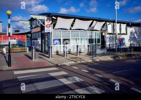 Willesden Junction Station, Harlesden, Borough of Brent, Londra, Inghilterra, REGNO UNITO Foto Stock