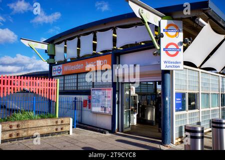 Willesden Junction Station, Harlesden, Borough of Brent, Londra, Inghilterra, REGNO UNITO Foto Stock