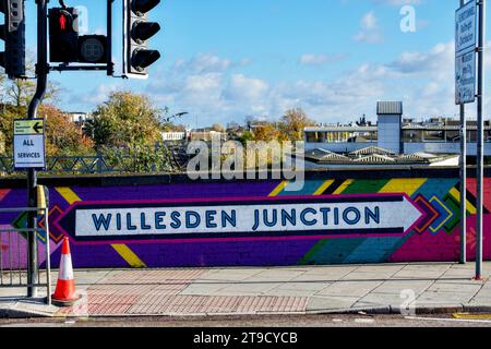 Willesden Junction Station, Harlesden, Borough of Brent, Londra, Inghilterra, REGNO UNITO Foto Stock