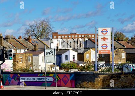 Willesden Junction Station, Harlesden, Borough of Brent, Londra, Inghilterra, REGNO UNITO Foto Stock