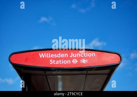 Willesden Junction Station, Harlesden, Borough of Brent, Londra, Inghilterra, REGNO UNITO Foto Stock