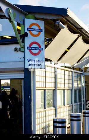 Willesden Junction Station, Harlesden, Borough of Brent, Londra, Inghilterra, REGNO UNITO Foto Stock