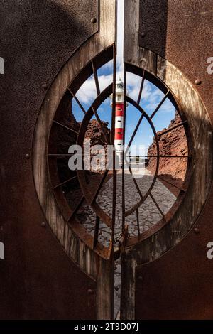 Immagine di viaggio eccentrica ad alta risoluzione del faro Punta de Teno in buona luce solare e con spazio negativo,Teneˈɾife; Teneriffe, Isole Canarie, Foto Stock