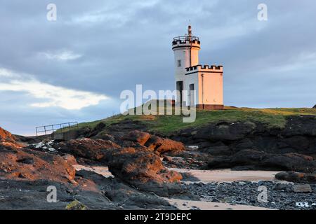 Faro Elie Ness a Sunset, Ruby Bay, Elie, Fife, Scozia, REGNO UNITO Foto Stock