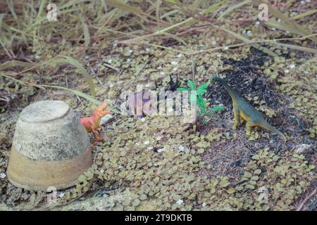 immagine a infrarossi dei giocattoli dei dinosauri della prateria boscosa Foto Stock