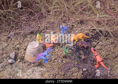 immagine a infrarossi dei giocattoli dei dinosauri della prateria boscosa Foto Stock