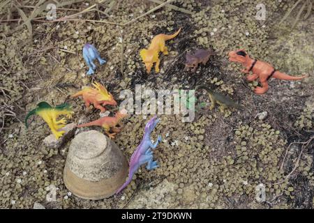 immagine a infrarossi dei giocattoli dei dinosauri della prateria boscosa Foto Stock