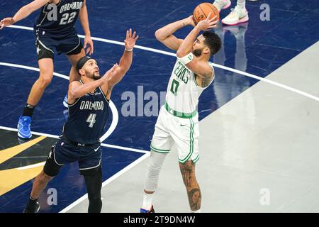 Orlando, Florida, USA, 24 novembre 2023, l'attaccante dei Boston Celtics Jayson Tatum #0 tenta di fare un canestro durante il secondo tempo all'Amway Center. (Foto Credit: Marty Jean-Louis/Alamy Live News Foto Stock