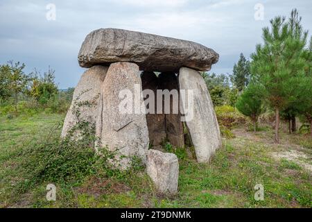 Vicino a Fiais da Beira Anta da Cavada, também conhecida como Dólmen da Cavada Foto Stock