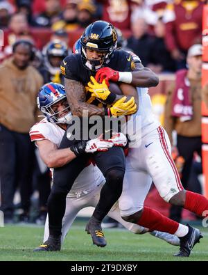 Il running back dei Washington Commanders Chris Rodriguez Jr. (23) con The Carry alla partita Washington Commanders vs New York Giants il 19 novembre 2023 al FedEx Field di Landover MD (Alyssa Howell/Image of Sport) Foto Stock