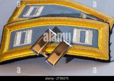 US Army Fanteria Capitano spalla per un abito blu uniforme e insegne di rango, Stati Uniti Foto Stock