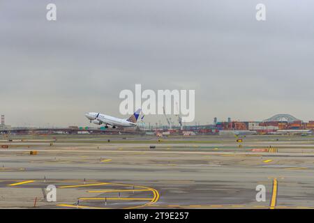 30 ottobre 2023 EWR Airport Newark NJ USA. L'aeroporto EWR di Newark è il punto di partenza per gli aerei passeggeri a reazione United Airlines Foto Stock