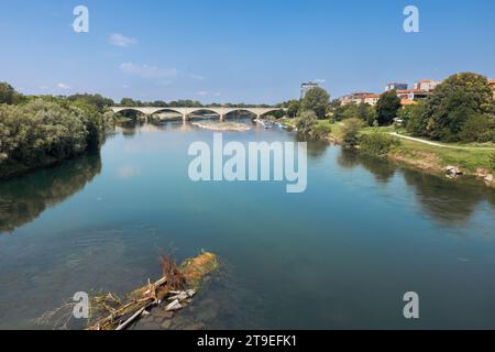 Splendida vista sul fiume Ticino a Pavia Foto Stock