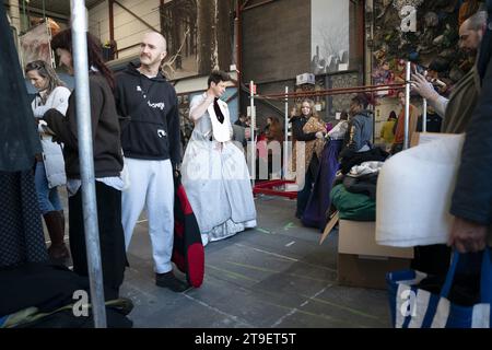 AMSTERDAM - parti interessate durante una vendita di costumi al National Opera and Ballet. La combinazione della società capitale vende 10.000 costumi, cappelli e scarpe, tutti indossati durante gli spettacoli. ANP JEROEN JUMELET netherlands Out - belgium Out Foto Stock