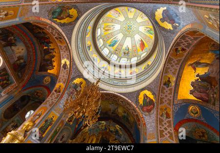 Cupola dipinta della cattedrale principale del monastero di Valaam Island nel lago Ladoga Foto Stock