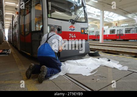 Wien, Straßenbahnremise Floridsdorf der Wiener Linien // Vienna, Tramway (tram) Depot Floridsdorf Foto Stock