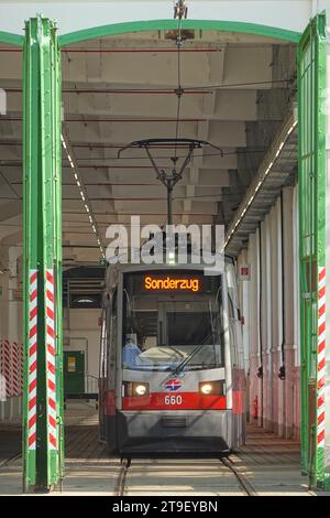 Wien, Straßenbahnremise Gürtel // Vienna, Tramway Depot Gürtel Foto Stock