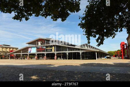 Parigi, Francia - 2 settembre 2019: Centro culturale la grande halle de la Villette (grande Halle aux Boeufs) a Parigi, Francia. Foto Stock