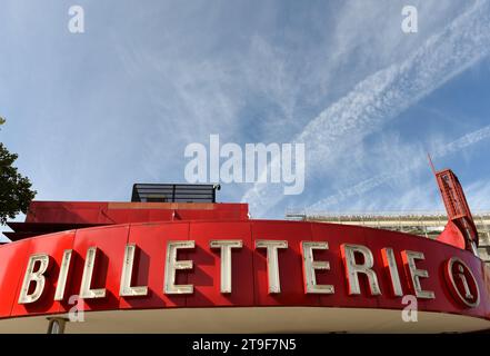 Parigi, Francia - 2 settembre 2019: Biglietteria (Folie Info-Billetterie) vicino alla grande halle de la Villette a Parigi, Francia. Foto Stock