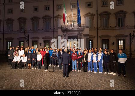 Roma, Italia. 25 novembre 2023. Cerimonia di illuminazione della sede dell'Ufficio del primo Ministro in occasione della giornata Mondiale contro la violenza sulle donne (foto di Matteo Nardone/Pacific Press/Sipa USA) credito: SIPA USA/Alamy Live News Foto Stock