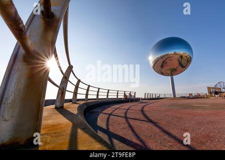 Blackpool; Glitter Ball on Promenade; Lancashire; Regno Unito Foto Stock