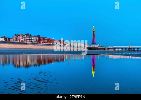 Blackpool; Tower at Night; Lancashire; Regno Unito Foto Stock