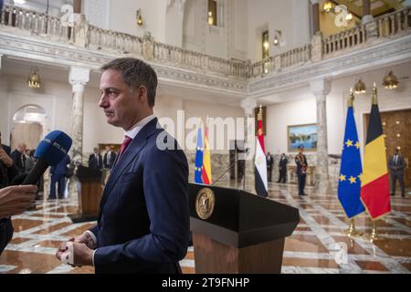 Comunicato stampa del primo ministro belga Alexander De Croo dopo un incontro con il presidente egiziano al Palazzo del Cairo, parte di una visita del primo ministro belga e spagnolo (Presidenza entrante e uscente dell'Europa) in Egitto, venerdì 24 novembre 2023 al Cairo. I due capi di governo hanno visitato ieri Israele e Palestina per tenere colloqui con i leader politici sulla guerra a Gaza. In Egitto, Sanchez e De Croo incontreranno il presidente egiziano e visiteranno il valico di frontiera per la Striscia di Gaza a Rafah. BELGA FOTO NICOLAS MAETERLINCK - SPAGNA FUORI - Foto Stock