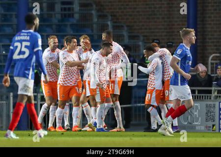 Portsmouth, Regno Unito. 25 novembre 2023. Il centrocampista del Blackpool Karamoko Dembele (11) segna un GOL di 0-2 e festeggia durante la partita di Portsmouth FC vs Blackpool FC Sky BET EFL League One a Fratton Park, Portsmouth, Inghilterra, Regno Unito il 25 novembre 2023 Credit: Every Second Media/Alamy Live News Foto Stock