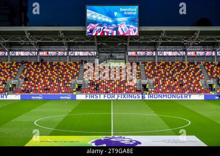 GTECH Community Stadium pronto per la partita di Premier League tra Brentford e Arsenal al Gtech Community Stadium, Londra, Inghilterra, il 25 novembre 2023. Foto di Phil Hutchinson. Solo per uso editoriale, licenza necessaria per uso commerciale. Nessun utilizzo in scommesse, giochi o pubblicazioni di un singolo club/campionato/giocatore. Credito: UK Sports Pics Ltd/Alamy Live News Foto Stock