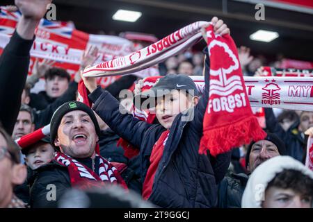 Nottingham, Regno Unito. 25 novembre 2023. City Ground NOTTINGHAM, INGHILTERRA - NOVEMBRE 25: Tifosi del Nottingham Forest durante la partita di Premier League tra Nottingham Forest e Brighton & Hove Albion al City Ground il 25 novembre 2023 a Nottingham, Inghilterra. (Foto di Richard Callis/MB Media/Getty Images) (Richard Callis/MB Media/SPP) credito: SPP Sport Press Photo. /Alamy Live News Foto Stock