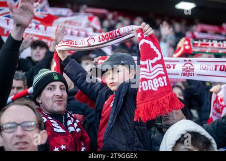 Nottingham, Regno Unito. 25 novembre 2023. City Ground NOTTINGHAM, INGHILTERRA - NOVEMBRE 25: Tifosi del Nottingham Forest durante la partita di Premier League tra Nottingham Forest e Brighton & Hove Albion al City Ground il 25 novembre 2023 a Nottingham, Inghilterra. (Foto di Richard Callis/MB Media/Getty Images) (Richard Callis/MB Media/SPP) credito: SPP Sport Press Photo. /Alamy Live News Foto Stock