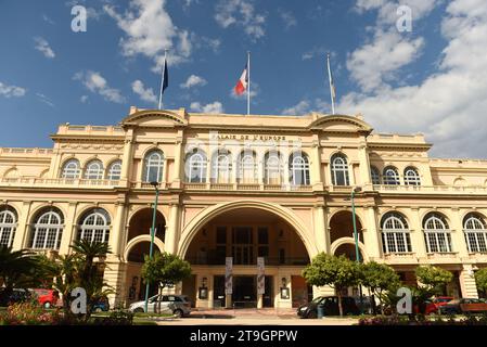 Mentone, Francia - 22 giugno 2019: Palais de l'Europe a Mentone, (teatro e sala concerti a Mentone) Francia Foto Stock