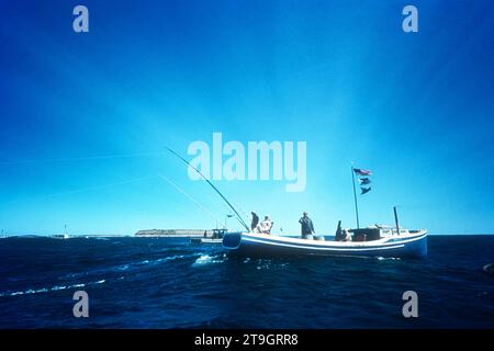 WEDGEPORT, NS - 11 SETTEMBRE: Vista generale del Benny B durante l'International Tuna Cup 1955 l'11 settembre 1955 al largo della costa di Wedgeport, nuova Scozia, Canada. (Foto di Hy Peskin) Foto Stock