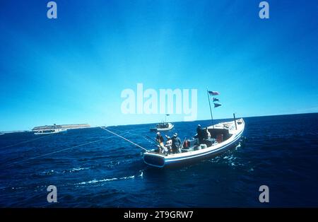 WEDGEPORT, NS - 11 SETTEMBRE: Vista generale del Benny B durante l'International Tuna Cup 1955 l'11 settembre 1955 al largo della costa di Wedgeport, nuova Scozia, Canada. (Foto di Hy Peskin) Foto Stock