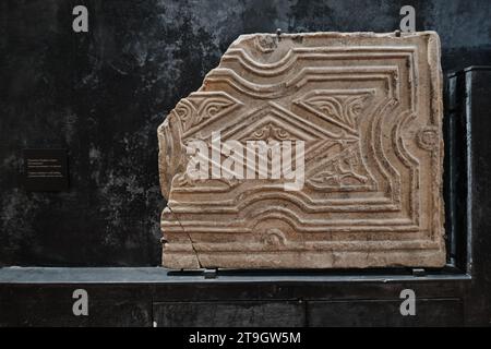 Venezia, Italia - 9 novembre 2023: Frammenti architettonici nella Basilica di San Mark e i tesori di Costantinopoli Foto Stock