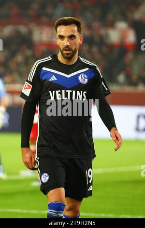 Kenan Karaman (FC Schalke 04) Duesseldorf, Germania, 25.11.2023. Fortuna Duesseldorf vs. FC Schalke 04, calcio, 2. Bundesliga, 14. Matchday, stagione 2023/2024. LE NORMATIVE DFL VIETANO L'USO DI FOTOGRAFIE COME SEQUENZE DI IMMAGINI E/O QUASI-VIDEO. Credito: NewsNRW / Alamy Live News Foto Stock