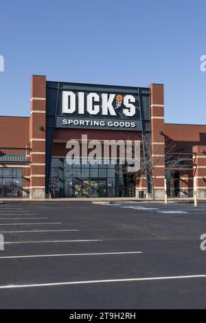 Mason - 23 novembre 2023: Dick's Sporting Goods retail. Dick's Sporting Goods vende abbigliamento sportivo, calzature e attrezzature sportive. Foto Stock