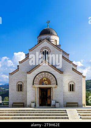 La Chiesa di San Zar Lazar e tutti i martiri serbi - Lazarevica ad Andricgrad, il centro culturale e amministrativo di Visegrad Foto Stock