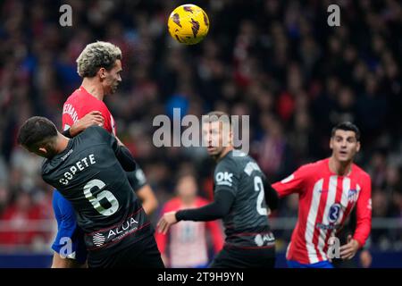 Madrid, Spagna. 25 novembre 2023. Antoine Griezmann dell'Atletico de Madrid segna il 1-0 durante la partita di la Liga tra l'Atletico de Madrid e l'RCD Mallorca giocata al Civitas Metropolitano Stadium il 25 novembre a Madrid, in Spagna. (Foto di Cesar Cebolla/PRESSINPHOTO) crediti: PRESSINPHOTO SPORTS AGENCY/Alamy Live News Foto Stock