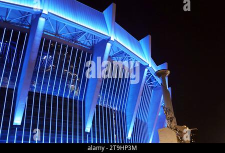 SHANGHAI, CINA - 25 NOVEMBRE 2023 - Uno spettacolo di luci blu è esposto allo Shanghai Stadium di Shanghai, Cina, 25 novembre 2023. Foto Stock