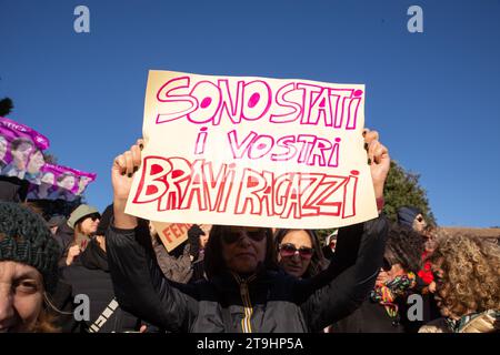 Roma, Italia. 25 novembre 2023. Manifestazione organizzata dall'associazione non una di meno a Roma in occasione della giornata Mondiale contro la violenza contro le donne (Credit Image: © Matteo Nardone/Pacific Press via ZUMA Press Wire) SOLO EDITORIALE! Non per USO commerciale! Foto Stock