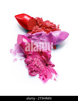 Sfoggia un rossetto rosso viola e rosa, isolato su sfondo bianco. Campione di sbavature di prodotto cosmetico Foto Stock