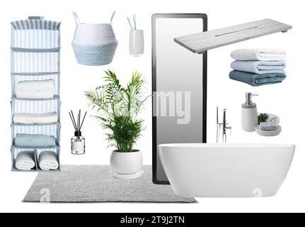 Tavola di umore con vasca da bagno, accessori da bagno ed elementi decorativi su sfondo bianco Foto Stock