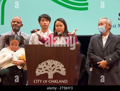 Oakland, CA - 9 gennaio 2023: Il sindaco di Oakland Sheng Thao, appena inaugurato, parla alla cerimonia di inaugurazione. Foto Stock