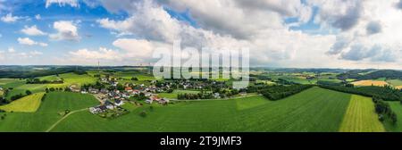 Un panorama aereo del distretto di Wuelfte vicino a Brilon nel Sauerland. Foto Stock