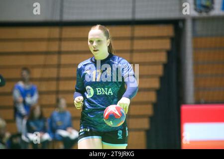 Santander, Spagna. 25 novembre 2023. La giocatrice argentina, Malena cavo (17) passa il pallone durante il secondo giorno del Torneo Internazionale femminile spagnolo 2023 tra Spagna e Argentina, il 25 novembre 2023, al Palacio de los Deportes di Santander, in Spagna. (Foto di Alberto Brevers/Pacific Press) Credit: Pacific Press Media Production Corp./Alamy Live News Foto Stock