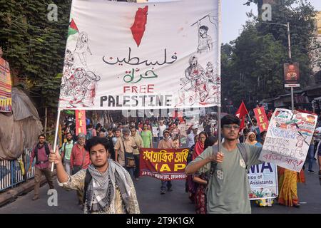 Protesta pro Palestina a Calcutta il 23 novembre 2023, Calcutta, India: I cittadini indiani si uniscono a una manifestazione per protestare per esprimere solidarietà al popolo palestinese e chiedere di fermare la guerra. Kolkata India Copyright: XSaikatxPaulxxxEyepixxGroupx credito: Imago/Alamy Live News Foto Stock