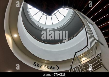 Atrio lucernario dell'Heritage Motor Museum, Gaydon, Warwickshire, Inghilterra, Regno Unito Foto Stock