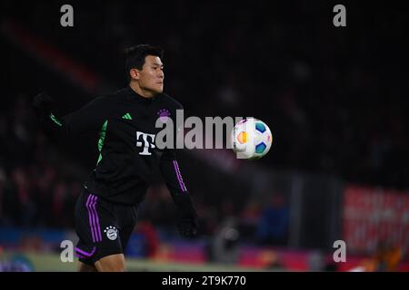 COLONIA, GERMANIA - 24 NOVEMBRE 2023: Kim min-jae, la partita di calcio della Bundesliga 1. FC Koeln vs FC Bayern Monaco. Al Rhein energie Stadion Foto Stock